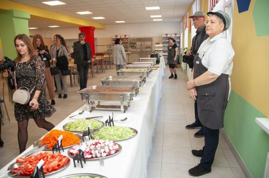 Шведский стол: в киевских школах внедряют новый формат питания (фото)