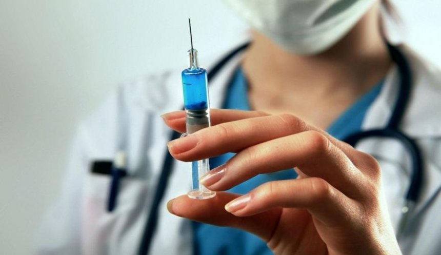 Частные клиники будут делать прививки бесплатно