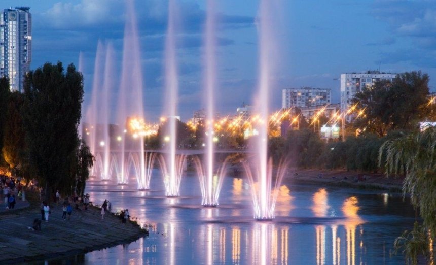 В мае на Русановском канале включат фонтаны (график работы)