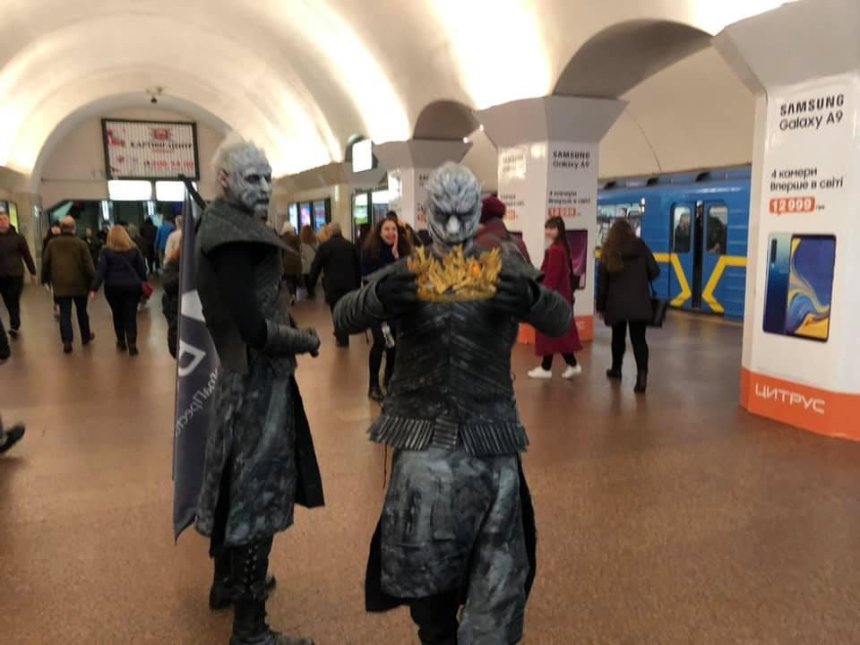 В киевском метро заметили Белых ходоков из «Игры престолов» (фото)