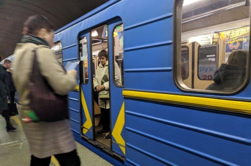 От Кабмина требуют открыть метро в Киеве — петиция