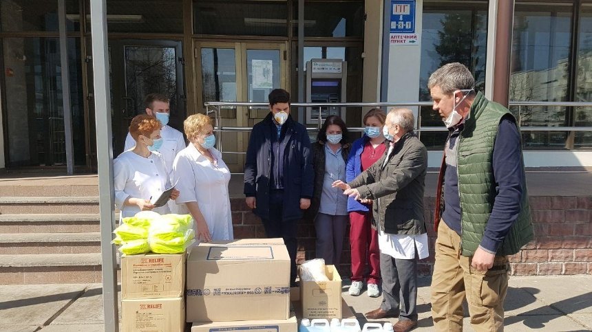 Депутаты Киевсовета обеспечили столичные больницы средствами защиты для борьбы с коронавирусом