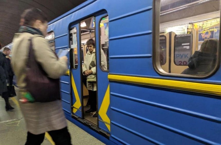 Транспорт в Киеве: новые проездные действуют с 1 апреля, а метро откроют не раньше 24 числа
