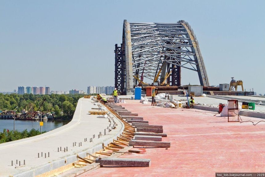На Подольском мосту в мае начнут класть асфальт, — Кличко