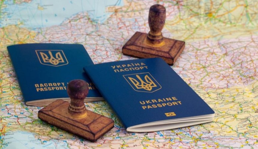 Украина поднялась в индексе паспортов: сколько стран можно посетить без виз