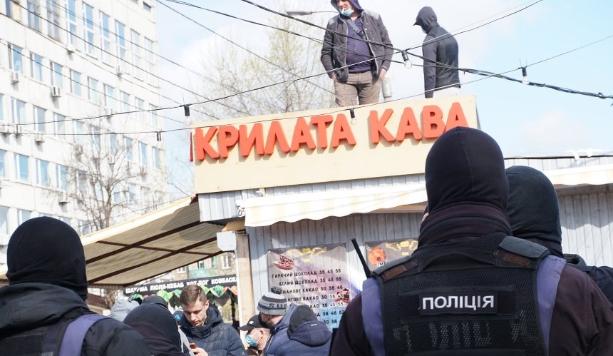 В Днепровском районе демонтировали 27 незаконных МАФов: не обошлось без сопротивления