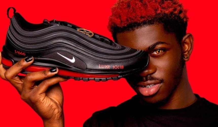 Nike подала в суд на создателей Satan Shoes, которые использовали в подошве кроссовок человеческую кровь