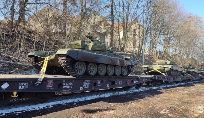 Чехія відправила в Україну десятки танків Т-72 і БВП
