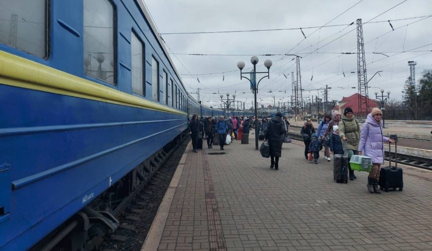 Окупанти заблокували евакуаційні поїзди у Слов'янську та Краматорську