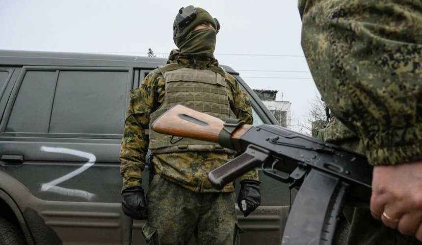 Російські військові пропонують жителям окупованого Мелітополя вступати до лав армії рф