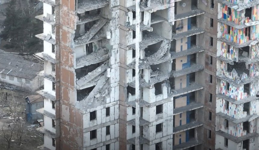 У Маріуполі повністю зруйновані 40% багатоповерхівок