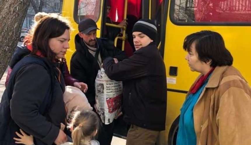 На Луганщині евакуювали понад 200 людей