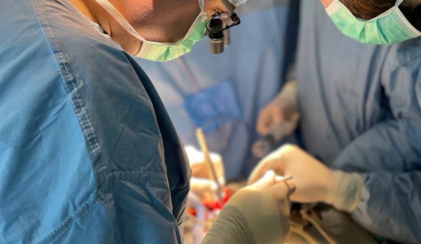 Унікальна операція: хірурги "Феофанії" дістали кулю із серця пацієнта