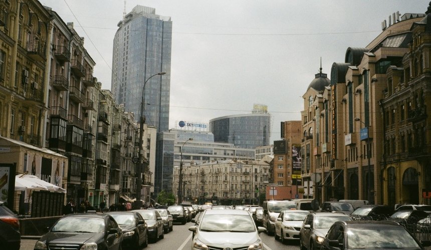 Жителів Києва закликають не пересуватися містом без зайвих потреб через дефіцит пального