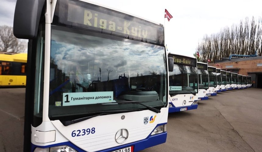Київ отримав від Риги 11 сучасних автобусів