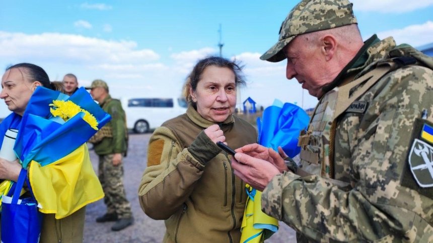 10 квітня, відбувся великий обмін полоненими. Україна повернула ще 100 військових, які боронили Гостомель, Маріуполь та інші території України.