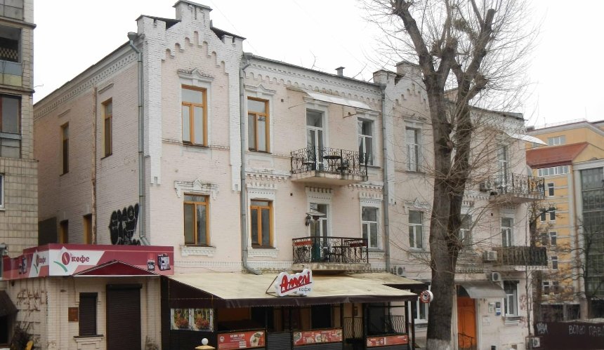 У Києві на вулиці Володимирській зносять "Будинок з мухами", або будинок Марії Станіславської, який має статус історичної пам'ятки.