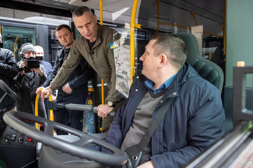 Київ отримав чотири автобуси від німеччини, 13 квітня 2023 рік