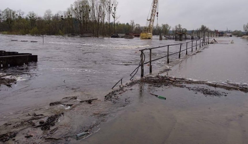 На Київщині підтопило тимчасову переправу до Іванкова 