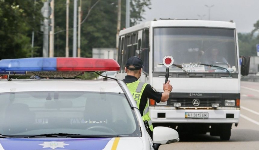 Поліція зупинятиме транспорт, що продовжує рух під час тривог