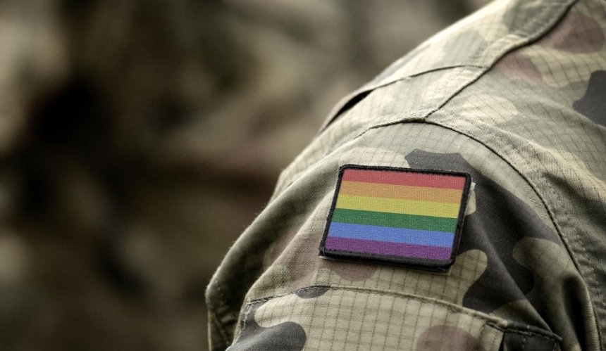 Міноборони проти цивільних партнерств: реакція ЛГБТК+ військових