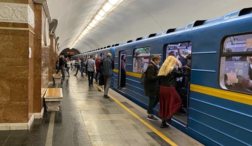На станціях метро у Києві тимчасово не працюють комплекси самообслуговування