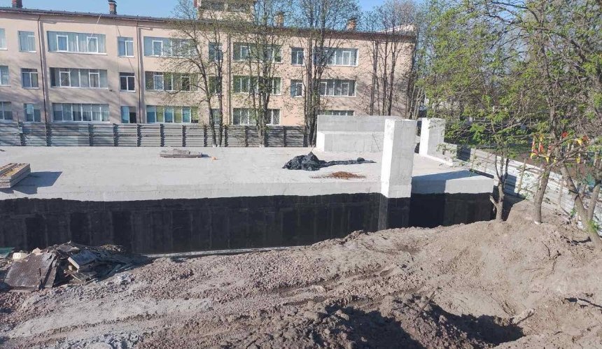 Для ліцею у Борисполі будують протирадіаційне укриття: фото