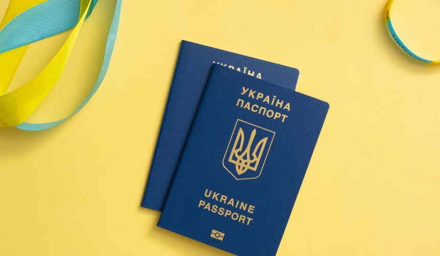 В українських консульствах призупинили видачу документів чоловікам призовного віку