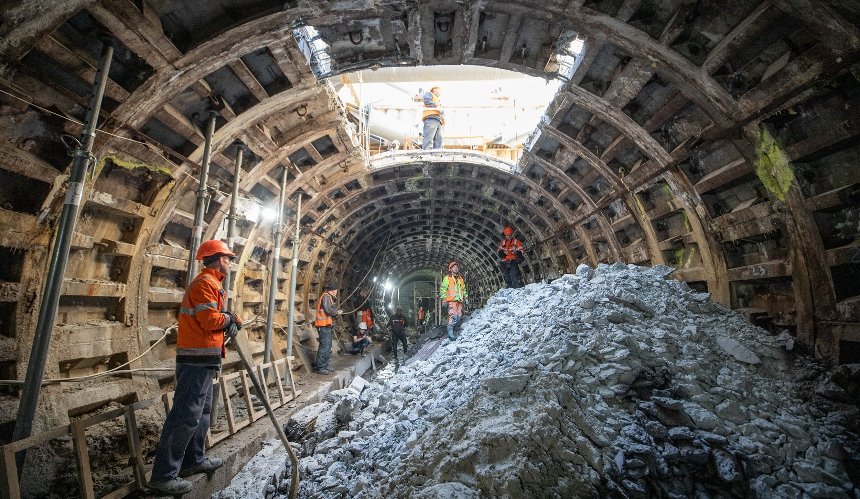 Розпочато демонтаж тунелю між станціями метро "Деміївська" – "Либідська": фото