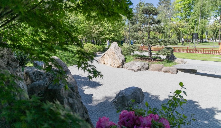 У Києві відкрили оновлений сад каменів у парку Кіото: фото
