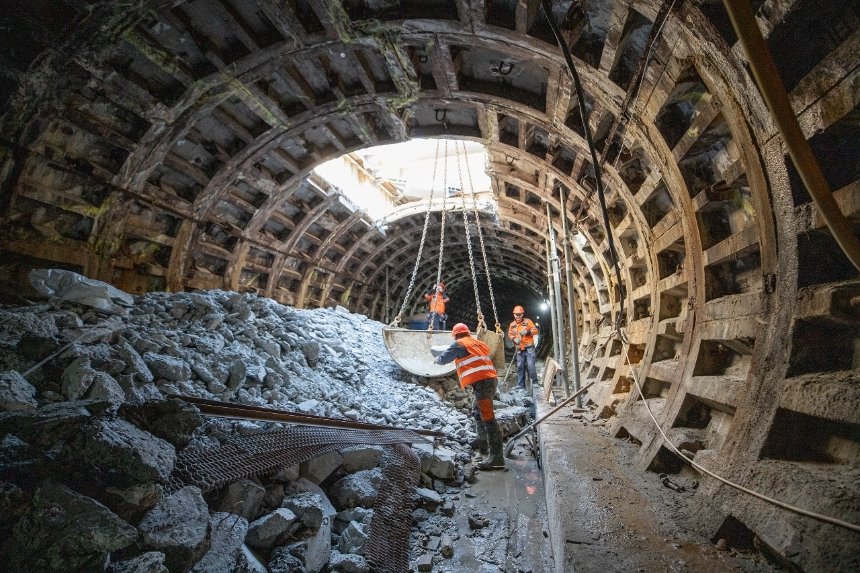 Розпочато демонтаж тунелю між станціями метро "Деміївська" — "Либідська"