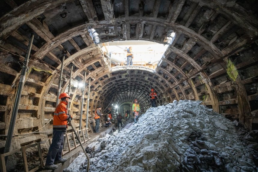 Розпочато демонтаж тунелю між станціями метро "Деміївська" — "Либідська"