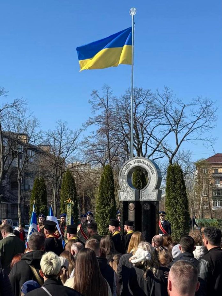 У Дарницькому районі завершили ремонт скверу