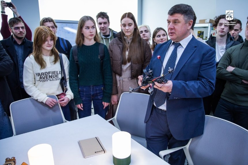 У КПІ разом із DataArt відкрили лабораторію для розробки дронів