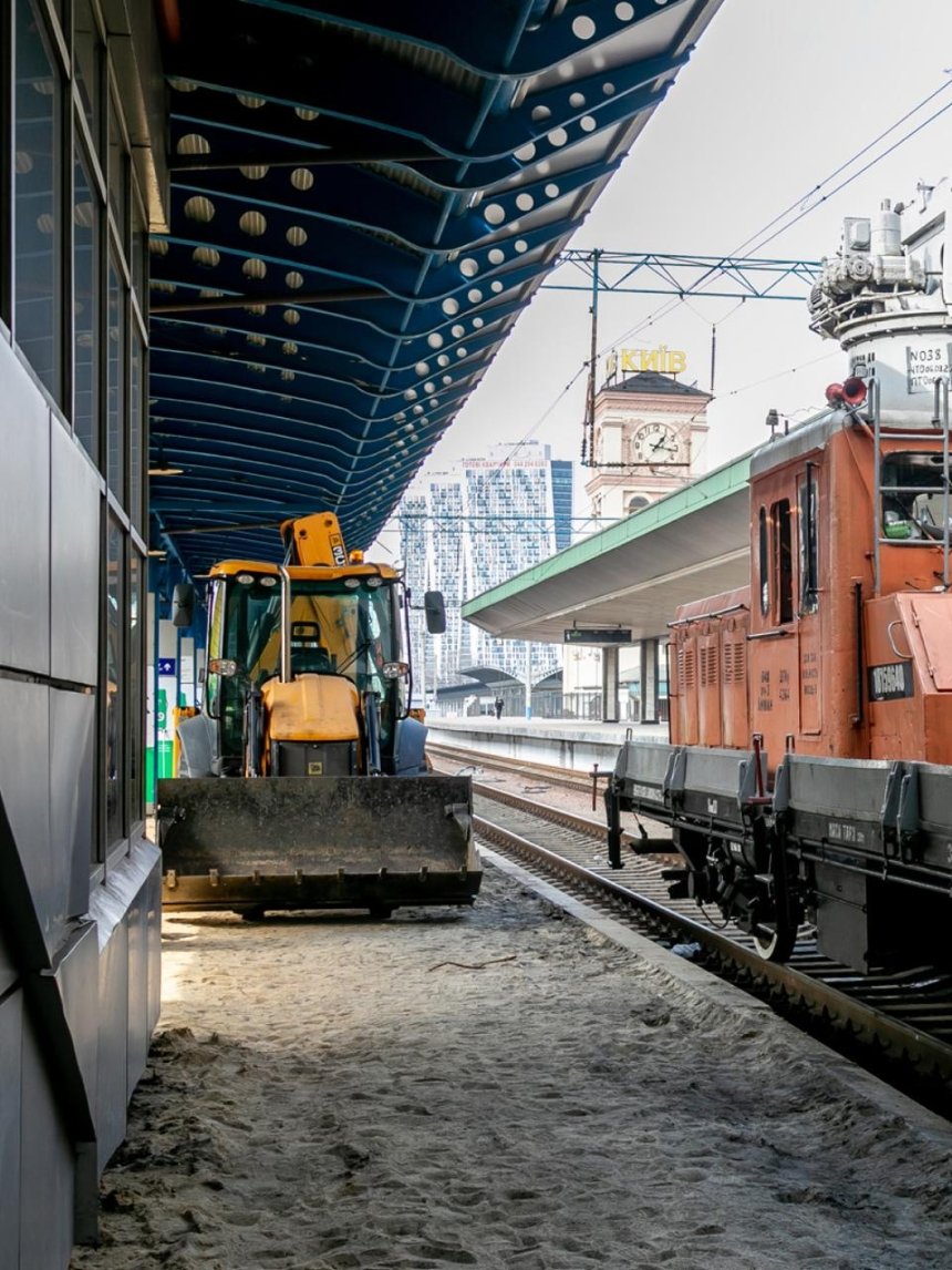На Центральному вокзалі Києва перебудовують платформу