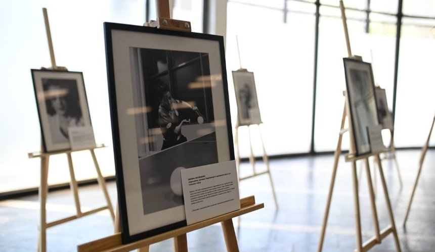 На станції "Золоті Ворота" відкрили фотовиставку "Бути собі ціллю": про що вона