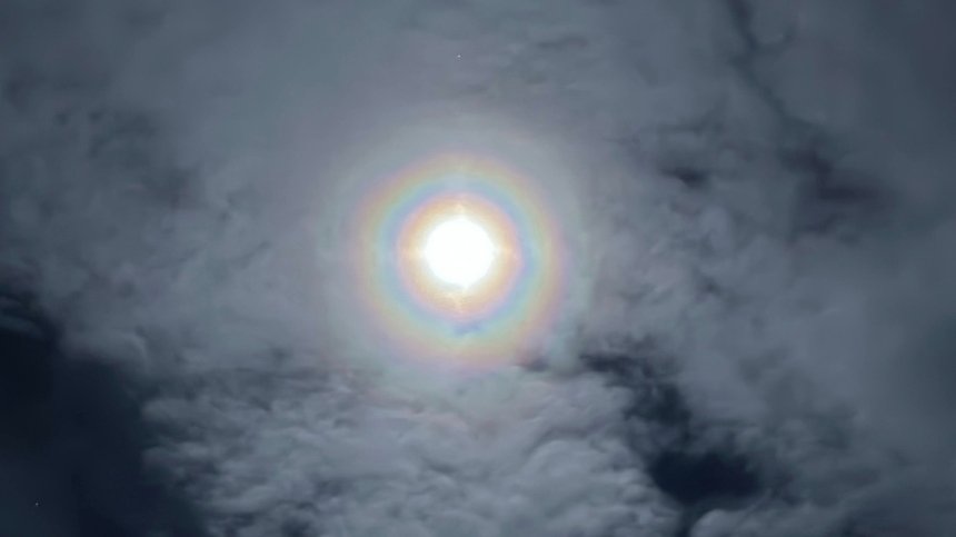 Українські полярники зафіксували вінець навколо Місяця