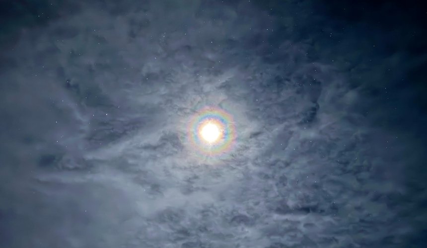 Українські полярники зафіксували вінець навколо Місяця: як він виглядає