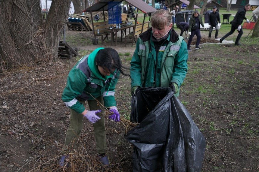 Як у Києві пройшла масштабна весняна толока