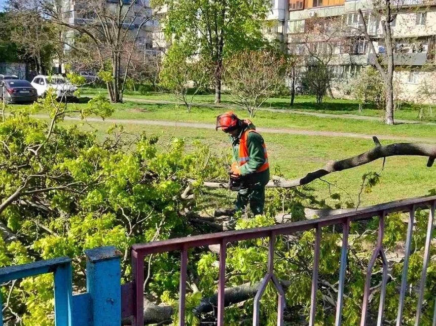 У Києві ліквідовують наслідки негоди