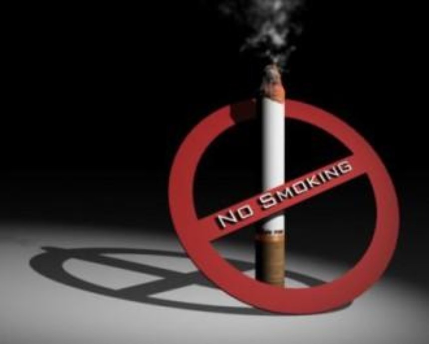 Депутаты запретили курить в подъездах и ресторанах