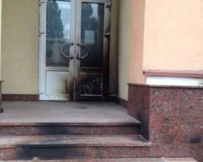 В Киеве ночью неизвестные подожгли офис "Radio ROCKS"