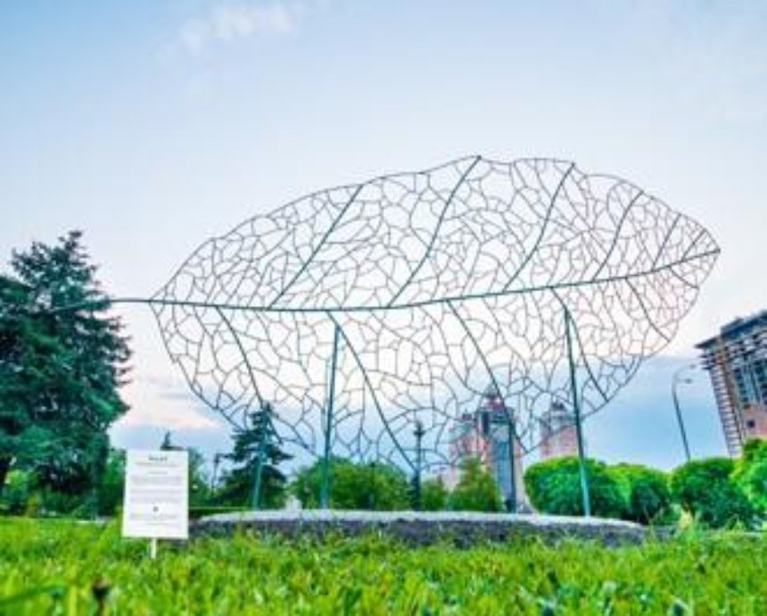 В Киеве установили парковые скульптуры в рамках проекта «Timotei. Природа большого города»