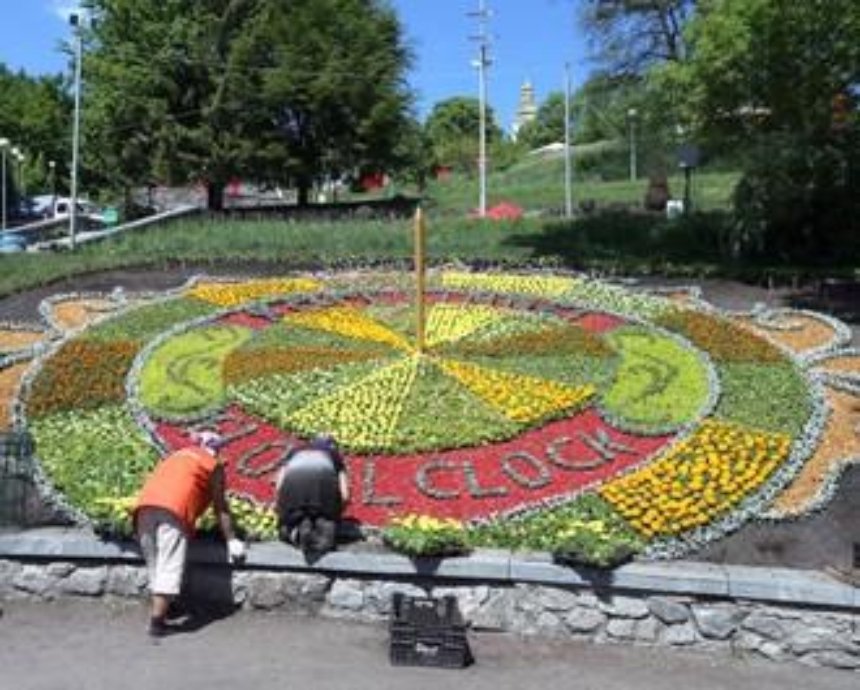 В Киеве появятся цветочные викинги, колизей и башня (фото)