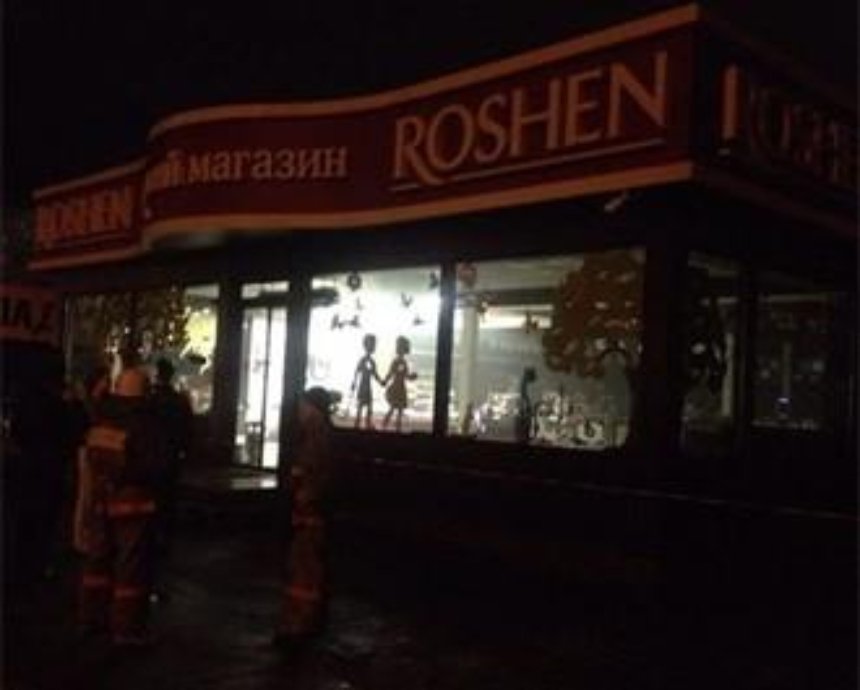 Подробности взрыва магазина "Рошен" в Киеве: взрывное устройство подложили под стену