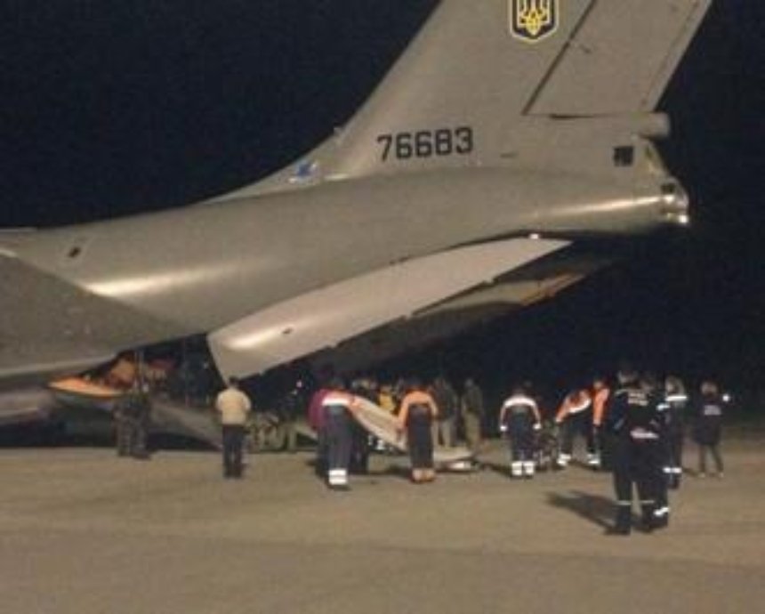 Шкиряк и украинцы из Непала долетели до Киева (фото)