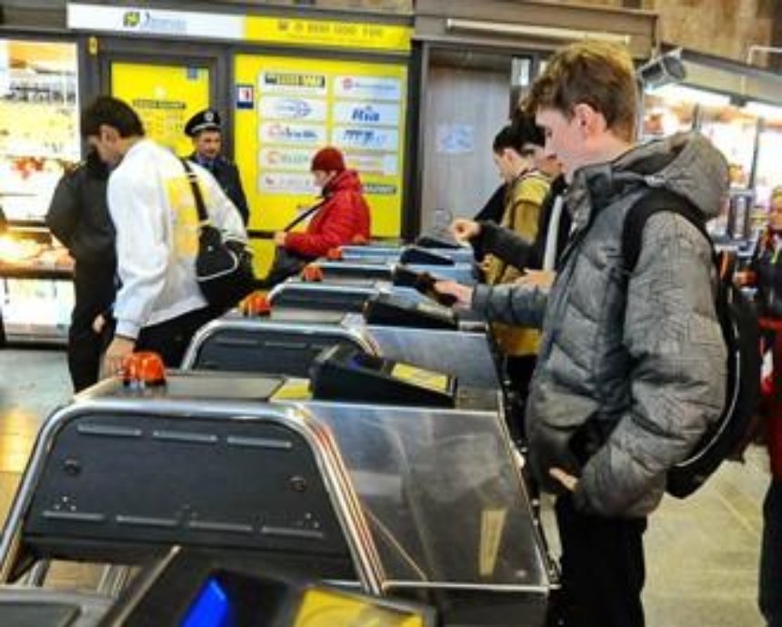 В столичном метро грозятся наказывать контролеров, бесплатно пропускающих бойцов АТО без документов