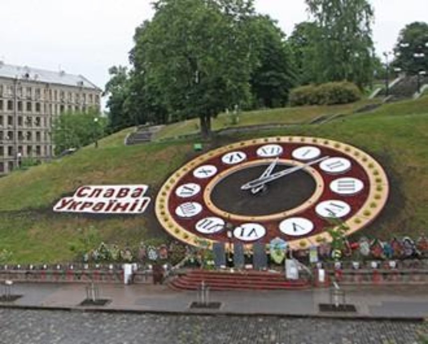 Как выглядят обновленные цветочные часы в Киеве (фото)