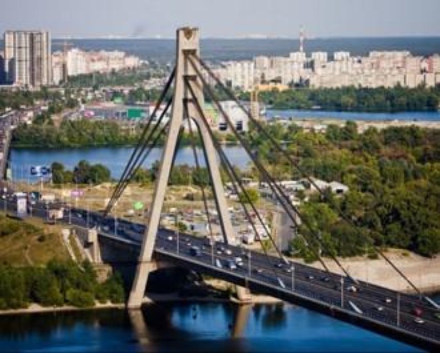 В Киеве частично ограничат движение транспорта на Московском мосту