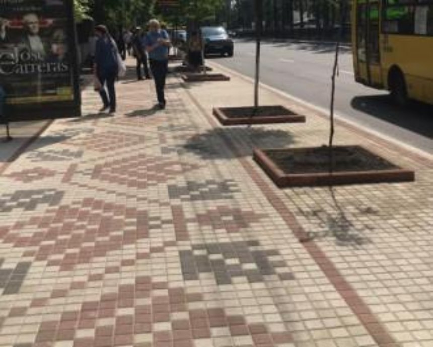 В столице появился тротуар с вышиванкой (фото)